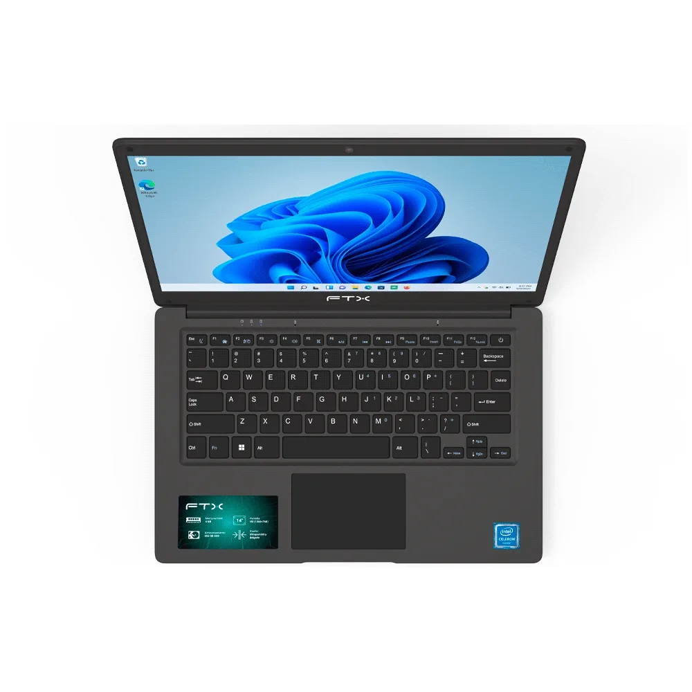 Notebook FTX negra abierta con pantalla de 14 pulgadas, teclado en español y touchpad, junto a una funda negra. - Vista 2