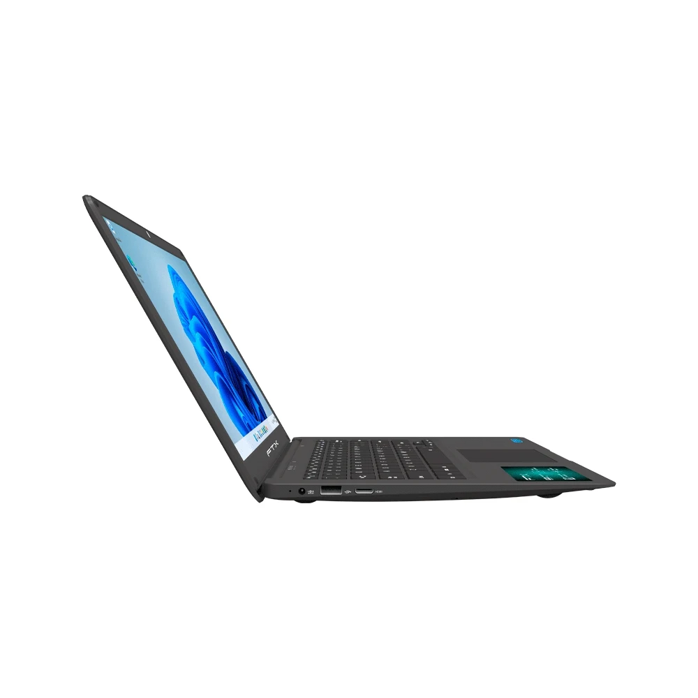 Notebook FTX negra abierta con pantalla de 14 pulgadas, teclado en español y touchpad, junto a una funda negra. - Vista 4