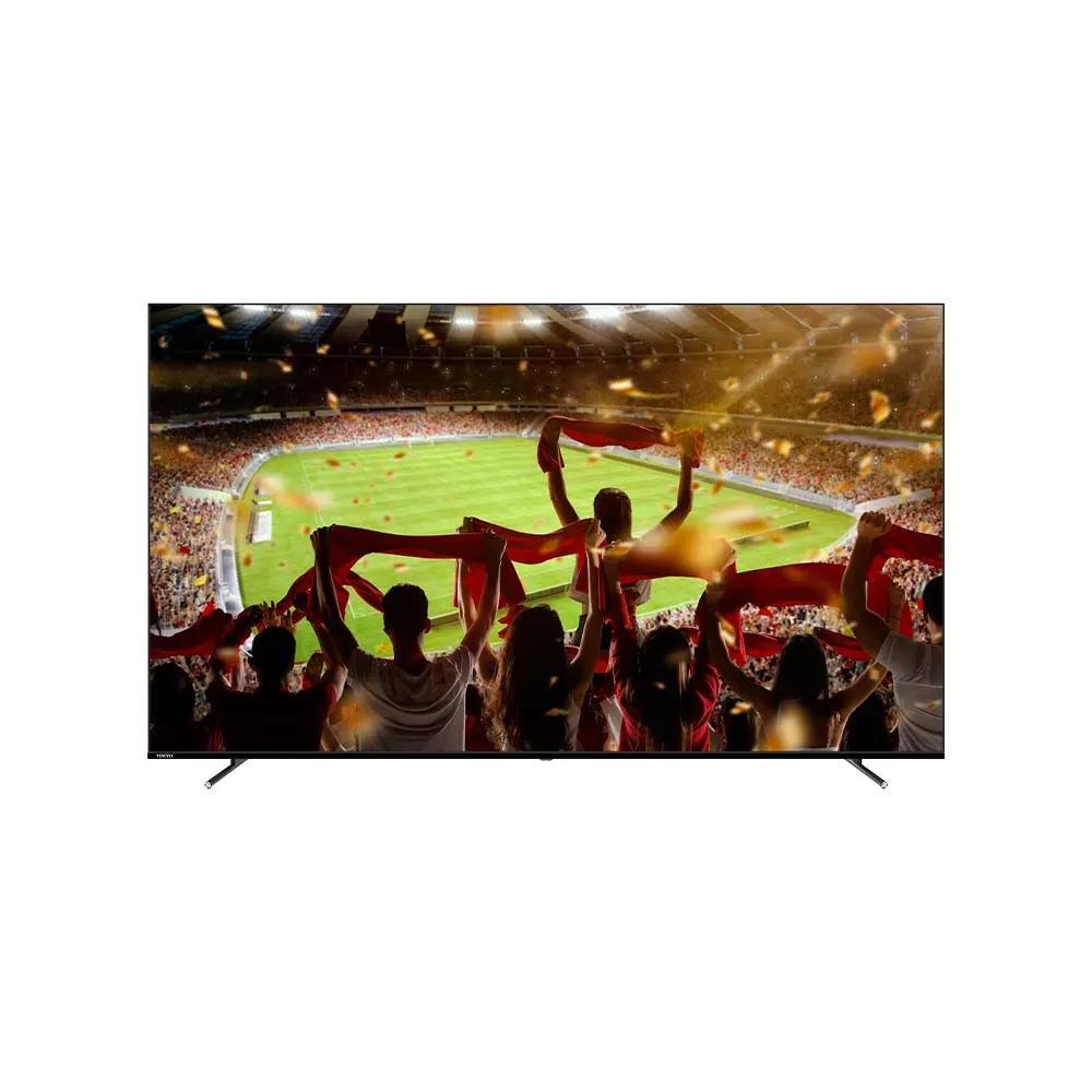 Televisor Tokyo de pantalla plana con marco negro delgado, patas laterales inclinadas y una escena de fútbol en pantalla.