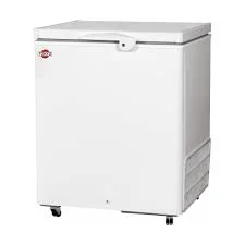 Congelador horizontal Tokyo blanco de una tapa ciega, con asa frontal y ruedas en la base.