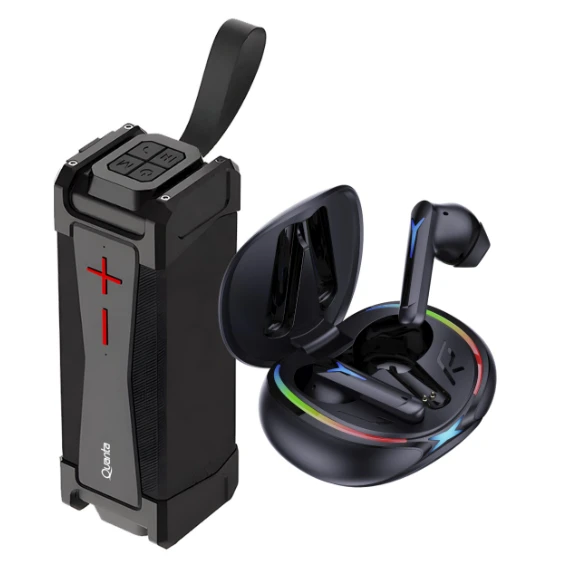 Parlante portátil negro Quanta con correa junto a estuche abierto con dos auriculares negros y aro de colores.