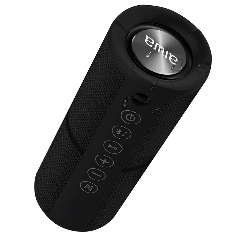 Parlante portátil AIWA negro con rejilla frontal y controles para reproducción y ecualización.