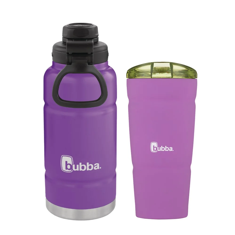 Botella bubba violeta con tapa negra y asa integrada junto a un vaso bubba lila con tapa translúcida verde oliva.