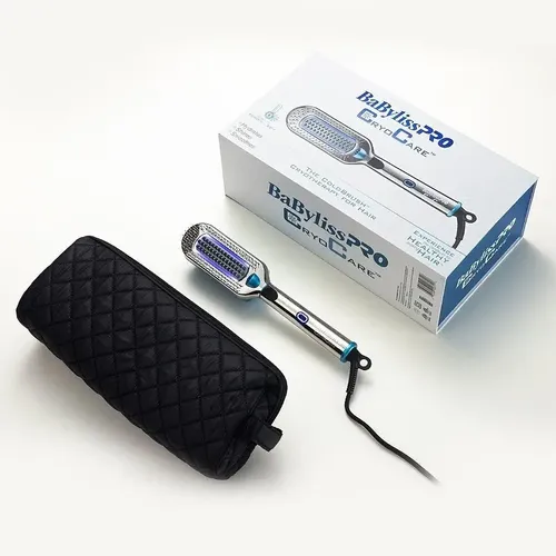 Cepillo eléctrico BaBylissPRO CryoCare plateado con detalles celestes, cerdas ovaladas y cable negro, junto a su envase. - Vista 3