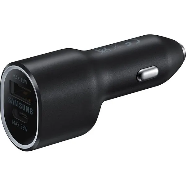Cargador Samsung negro para toma de automóvil con dos puertos USB-A y aro plateado