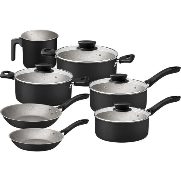 Juego de cocina negro con recipientes, tapas de vidrio y dos sartenes sin tapa