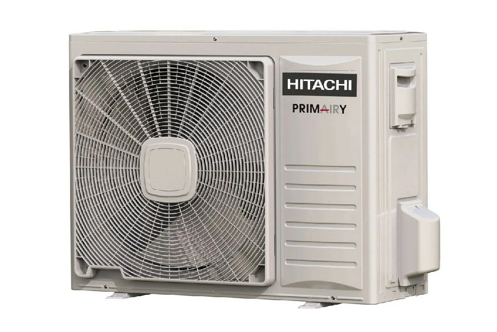 Unidad interior blanca de aire acondicionado Hitachi piso-techo con rejilla inferior de impulsión - Vista 2