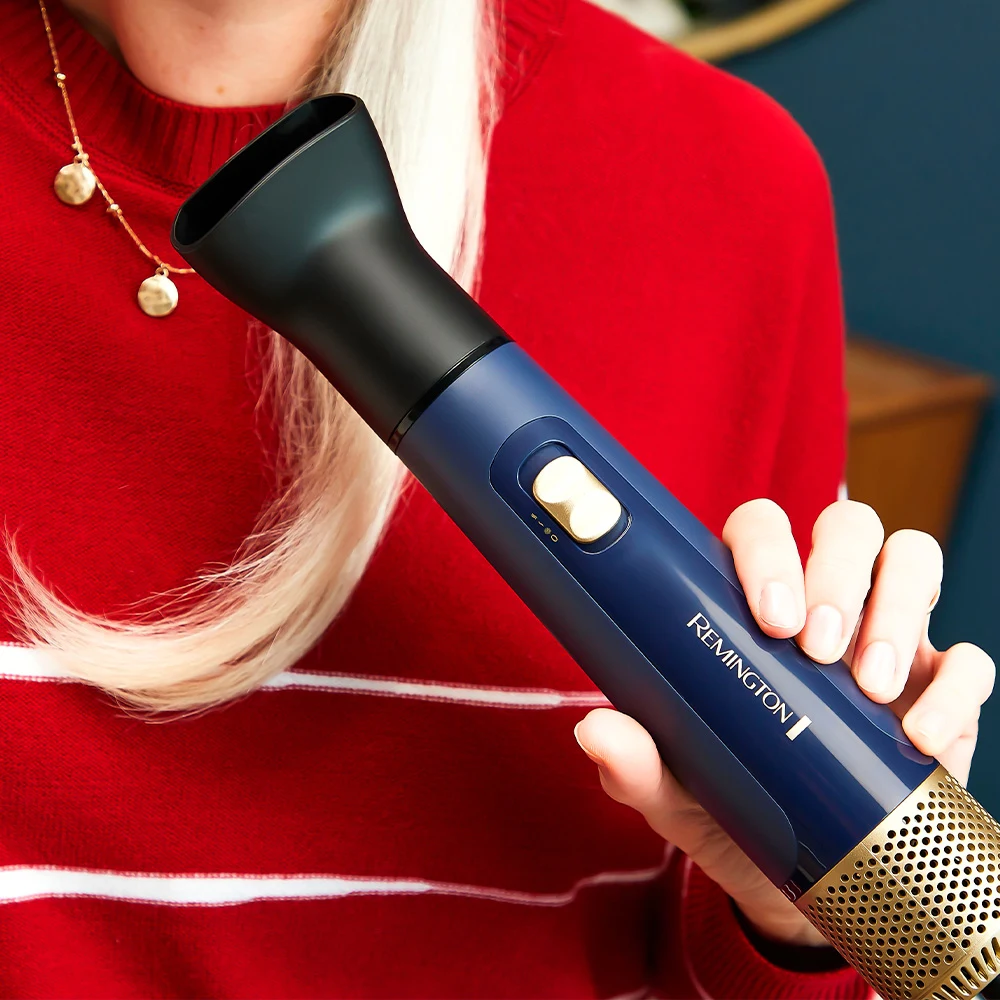 Estilizador de aire Remington Sapphire Luxe azul oscuro y dorado con tres accesorios desmontables y un guante negro. - Vista 3