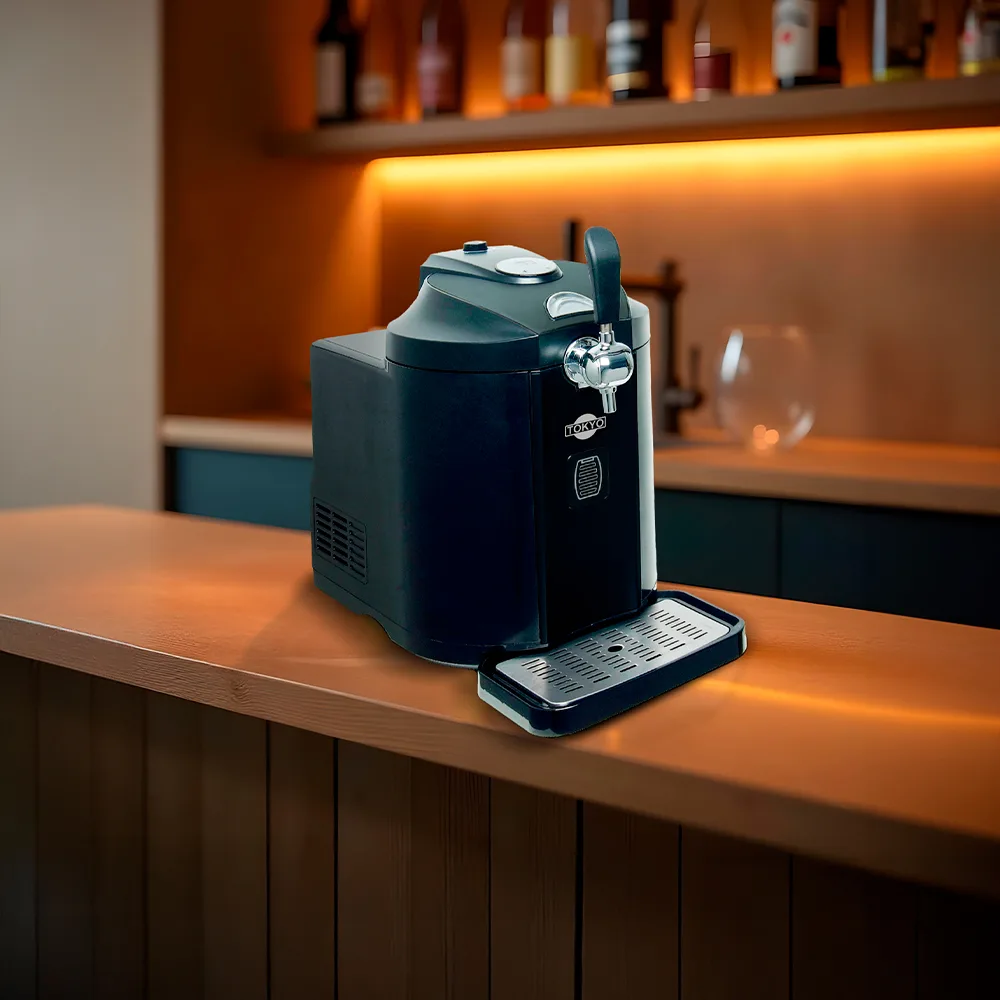 Dispensador de cerveza Tokyo Beerblast negro, con grifo frontal, bandeja recogegotas desmontable y rejillas laterales. - Vista 2