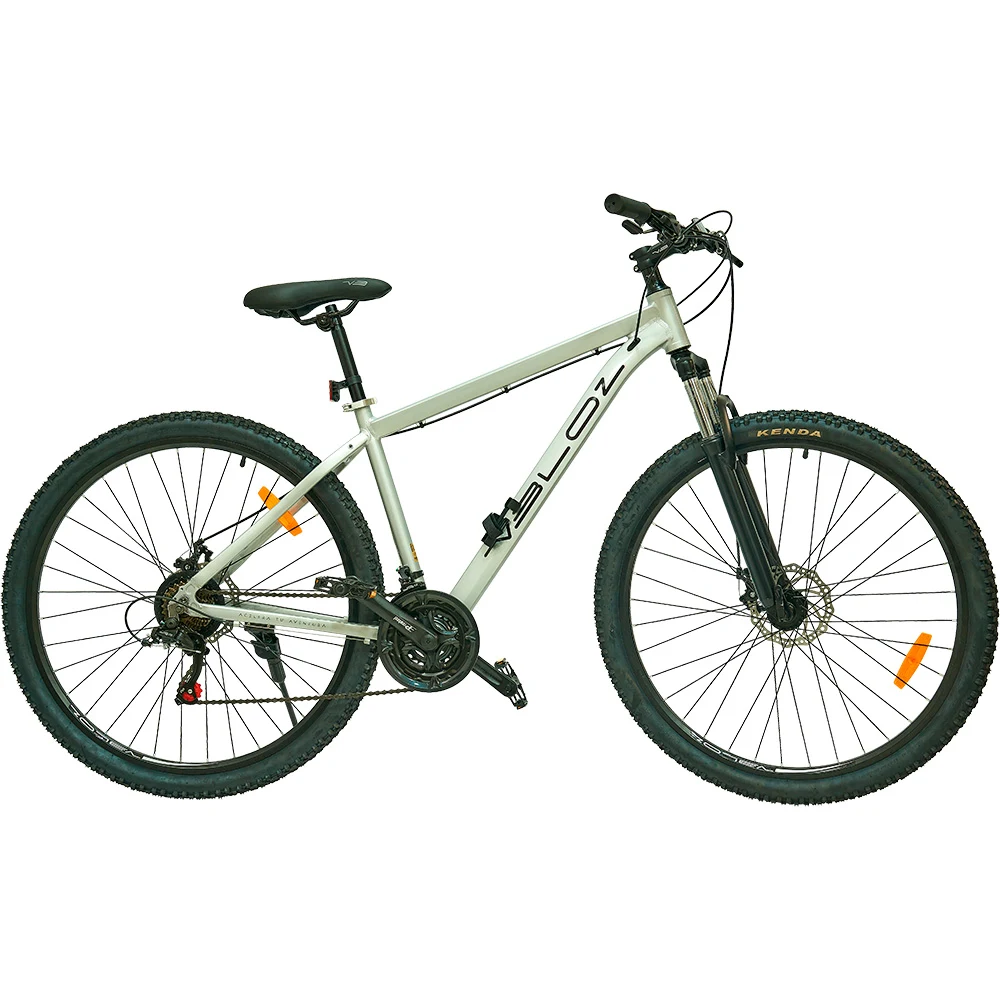 Bicicleta Veloz Blaze Pro plateada aro 29 con suspensión delantera, rotores de freno y reflectores amarillos. - Vista 2