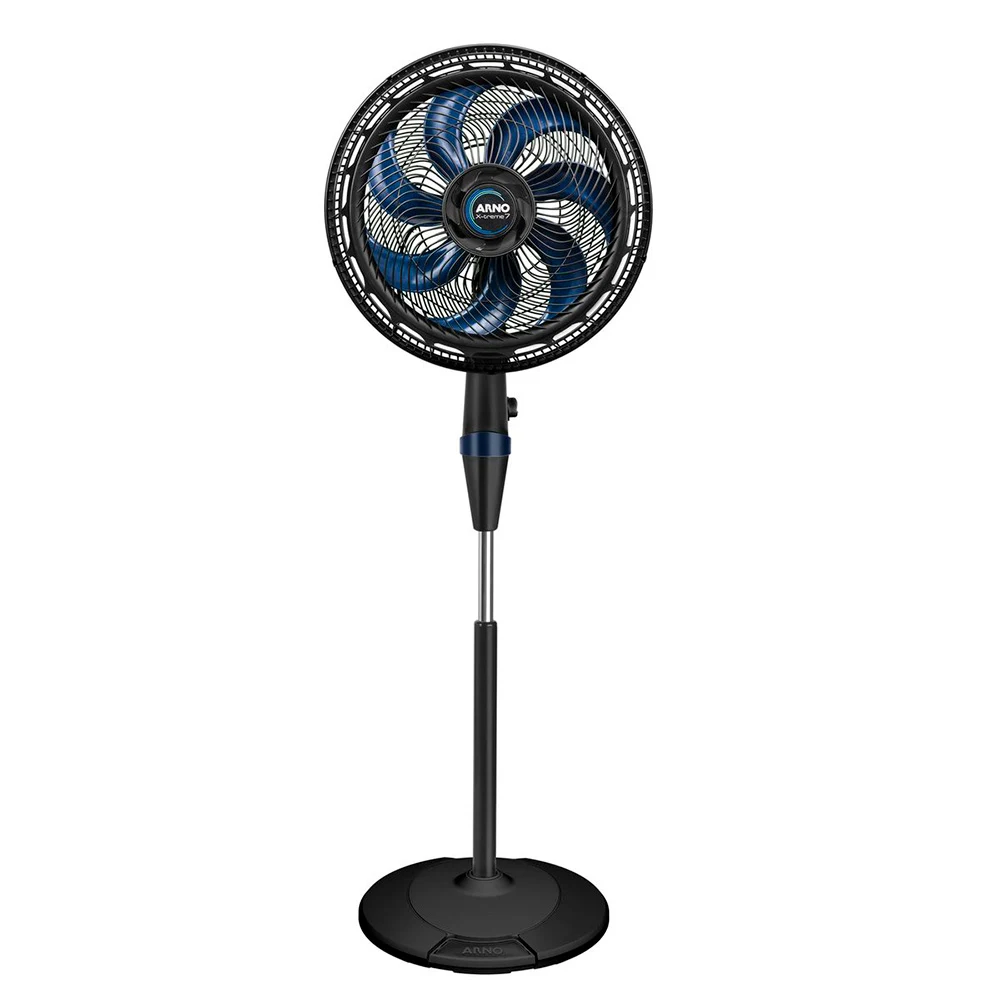 Ventilador de pie Arno X-Treme 7 negro con aspas azules, columna telescópica, rejilla circular y base redonda.