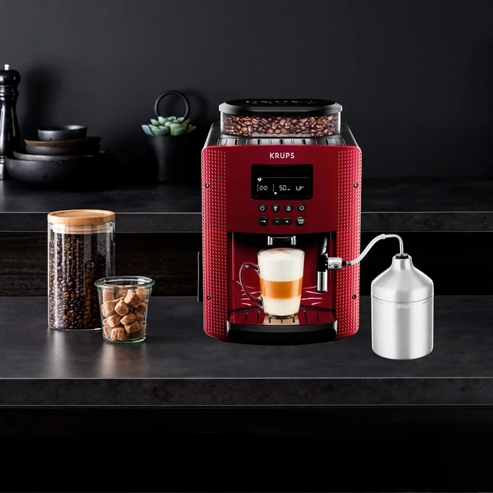 Cafetera automática Krups Essential roja y negra, con tolva transparente para granos, pantalla frontal, dos salidas y recipiente metálico para leche conectado por un tubo. - Vista 3