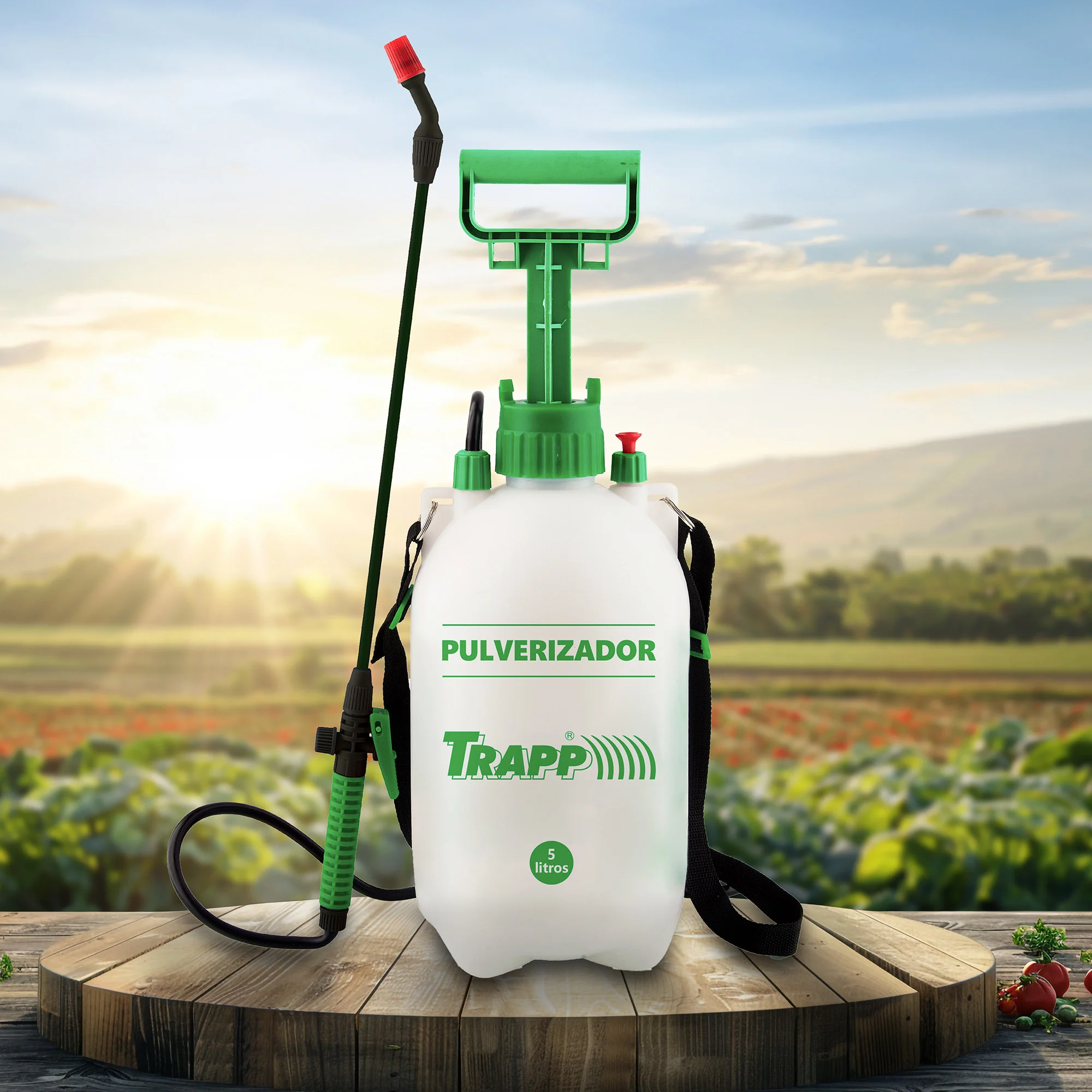 Pulverizador Trapp de 5 L con depósito translúcido, empuñadura verde, manguera negra y lanza con boquilla roja. - Vista 2