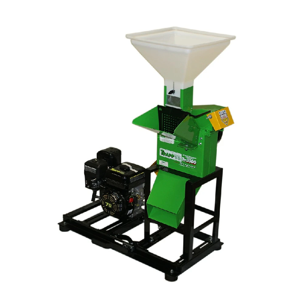 Forrajera TRAPP TRF 300G Super verde, con tolva superior y motor a gasolina montado al costado.
