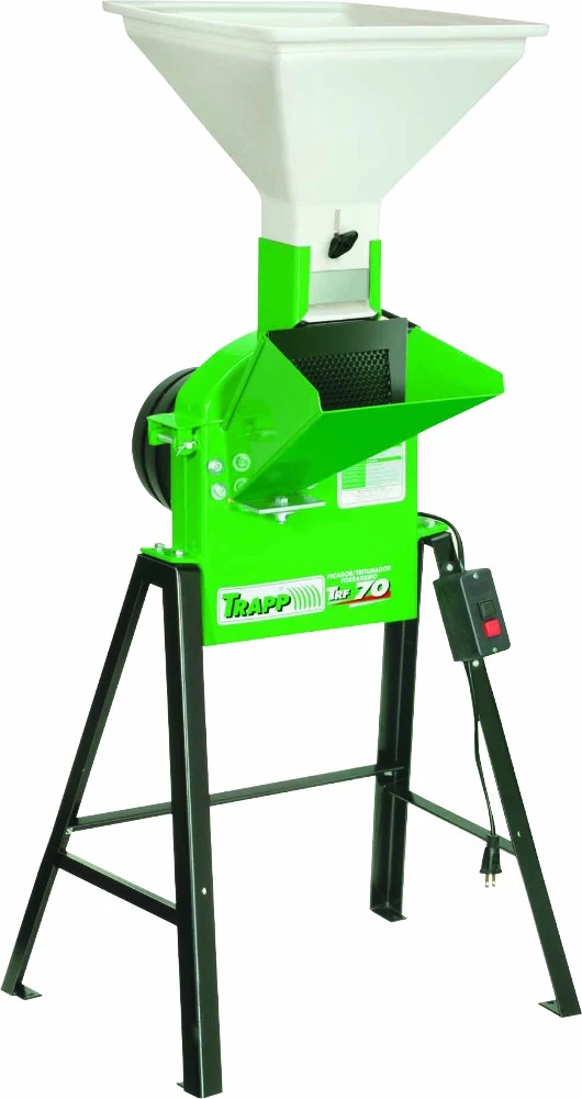 Picador y triturador forrajero TRAPP TRF-70 verde y negro, con tolva superior, bastidor y mando lateral con interruptor.