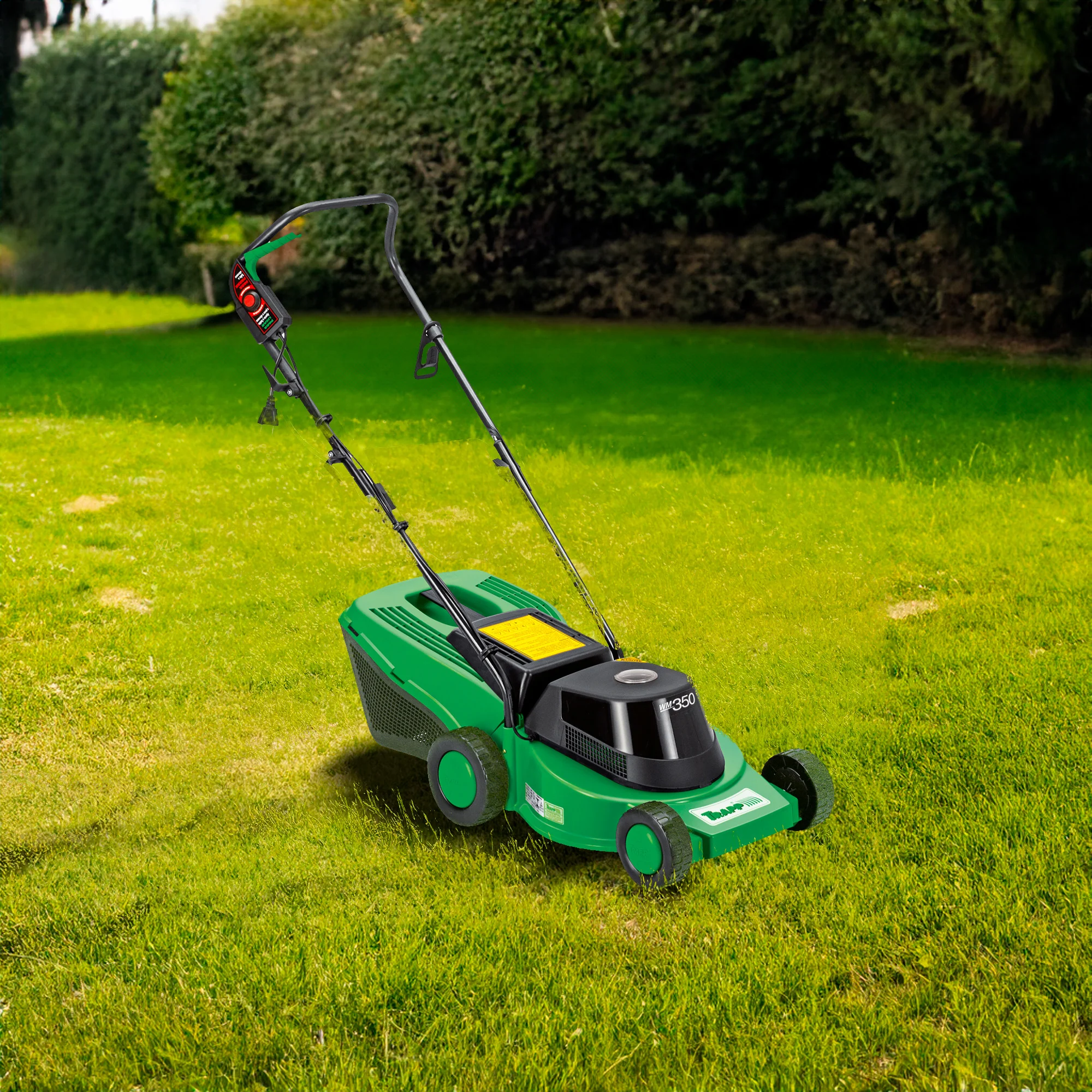 Cortacésped eléctrico Trapp verde y negro, con cuatro ruedas, manillar y caja recolectora trasera. - Vista 2