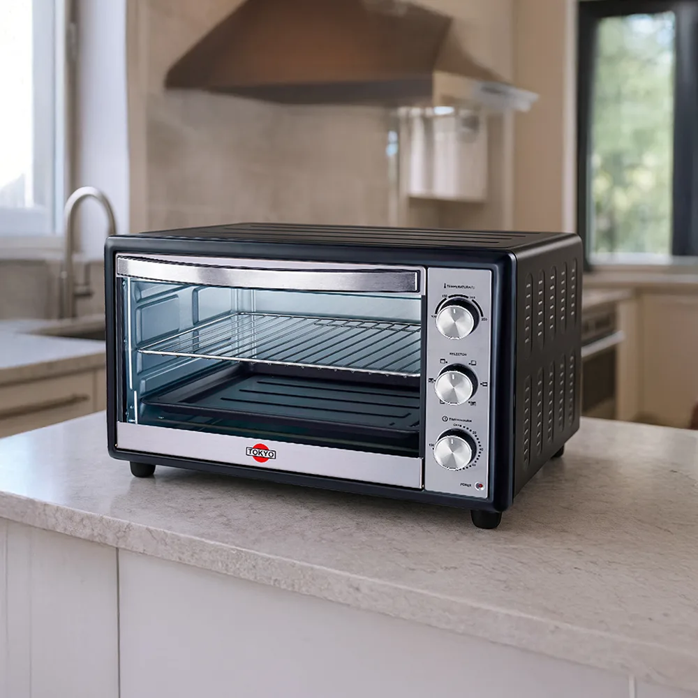 Horno eléctrico negro con puerta de vidrio, manija plateada y tres perillas de control frontales. - Vista 2
