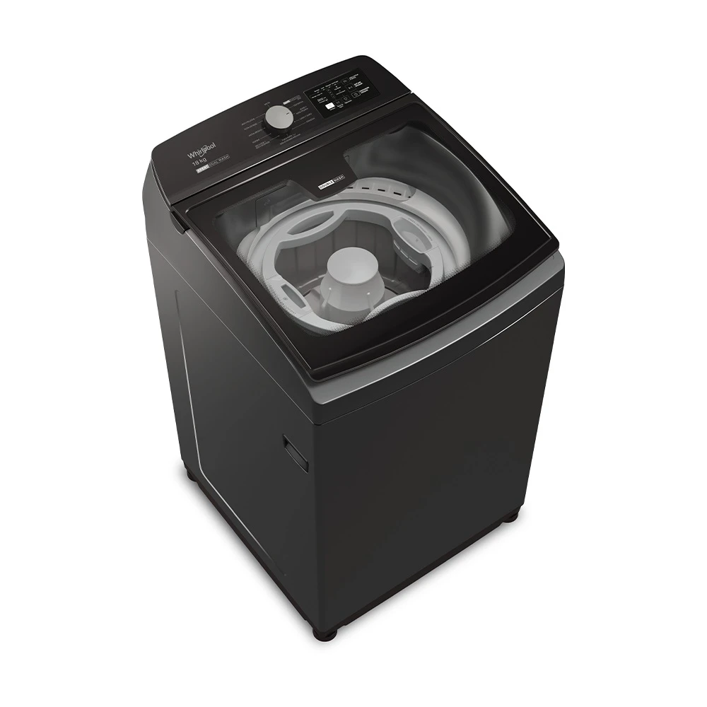 Lavarropas Whirlpool Titanium de carga superior, con tapa oscura transparente, tambor con agitador y panel posterior inclinado.