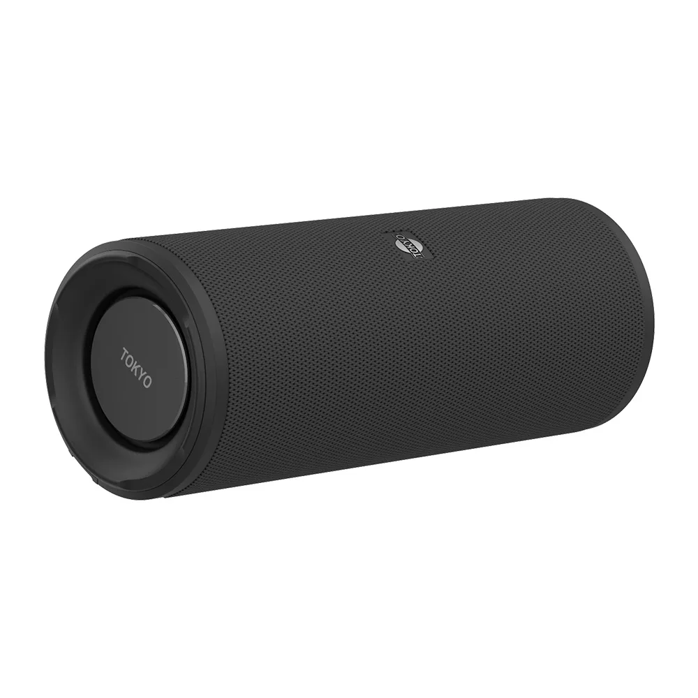Parlante portátil cilíndrico negro con cuerpo de rejilla perforada y radiador circular visible en un extremo.