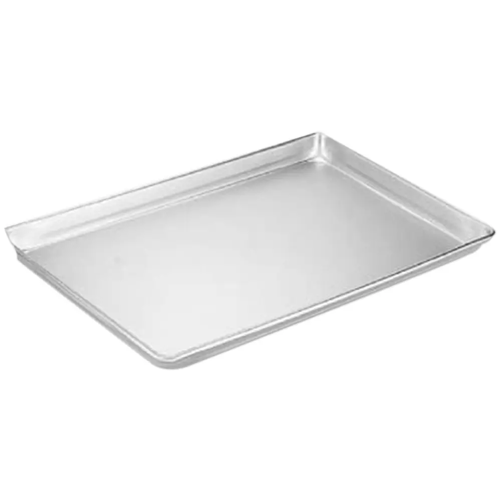 Bandeja rectangular plana de aluminio plateado, con bordes elevados y esquinas redondeadas.