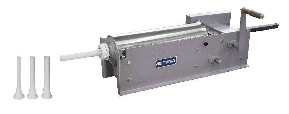 Embutidora manual horizontal METVISA con cilindro metálico, manivela lateral y boquilla tubular blanca. - Vista 2