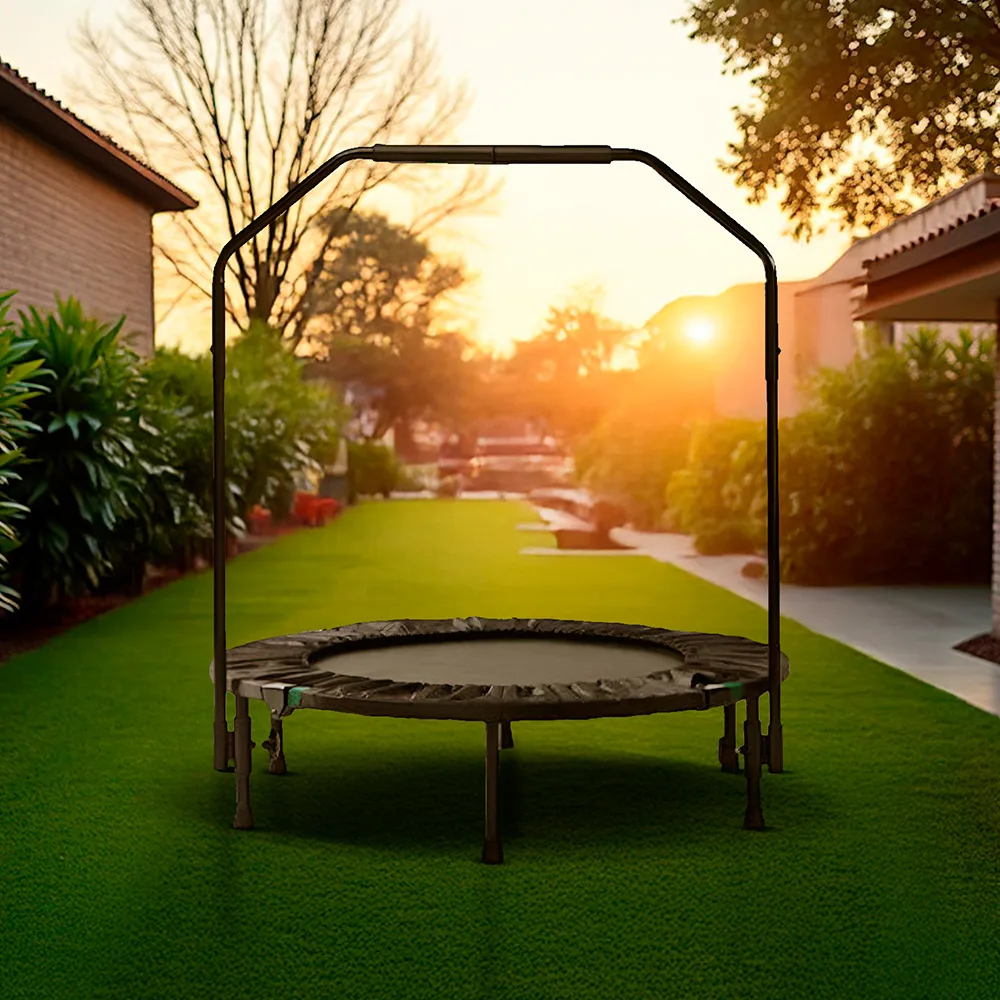 Trampolín circular negro con superficie de salto, cubierta acolchada, patas y barra estabilizadora con empuñadura. - Vista 3