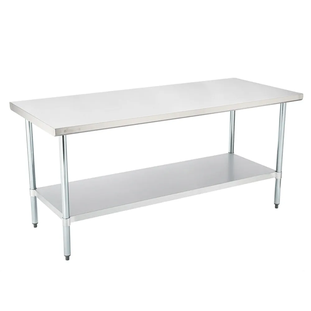 Mesa de trabajo rectangular de acabado metálico plateado, con superficie superior plana, estante inferior y cuatro patas, sin respaldo.